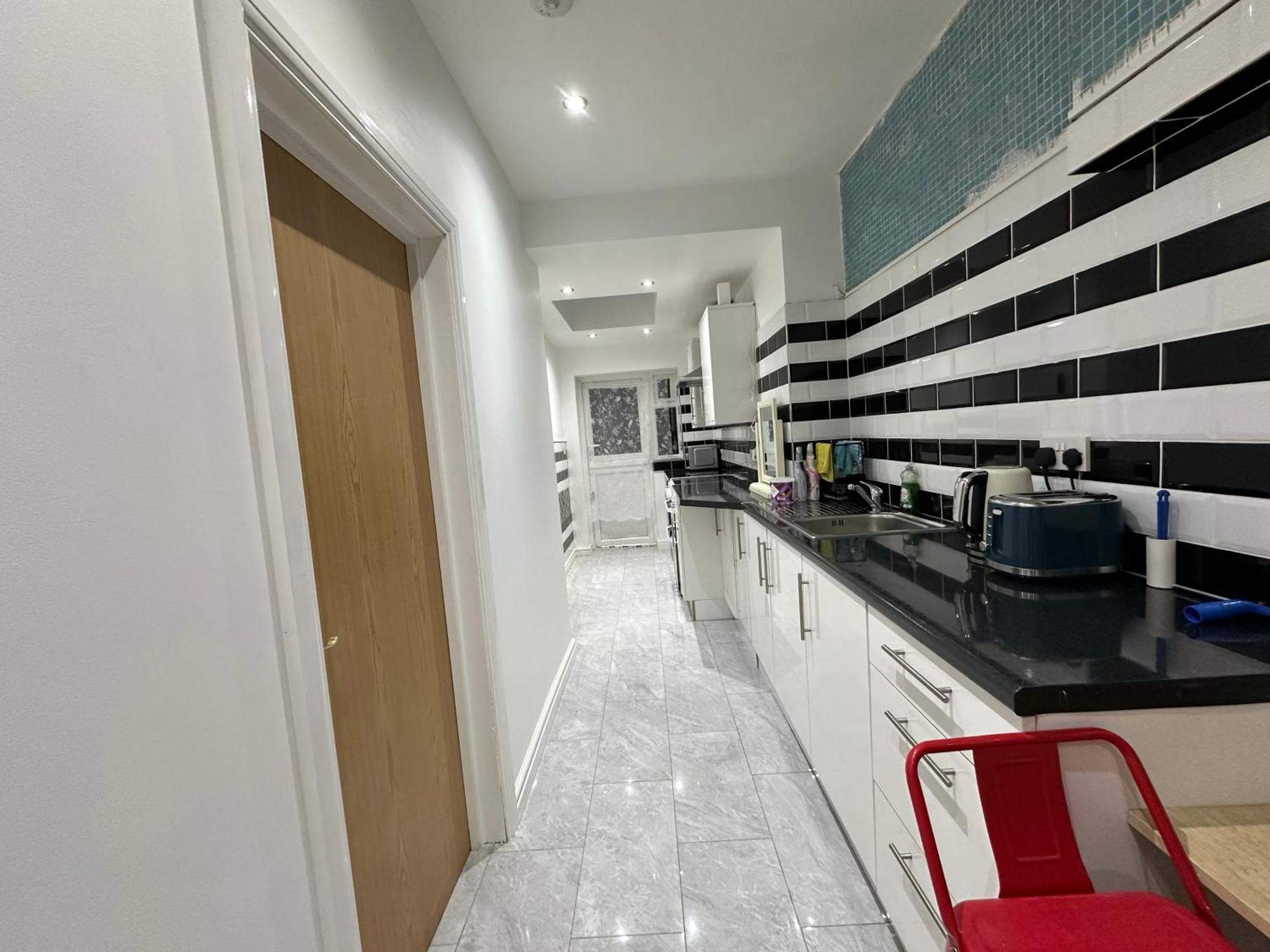 4Th Studio Flat With Private Own Bathroom A London Luxury Family Home Setup And Furnished With Double Bed Plus A Double Futon-Sofa Bed A Single Futon Bed A Baby Cot And Garden And Free Parking Extérieur photo