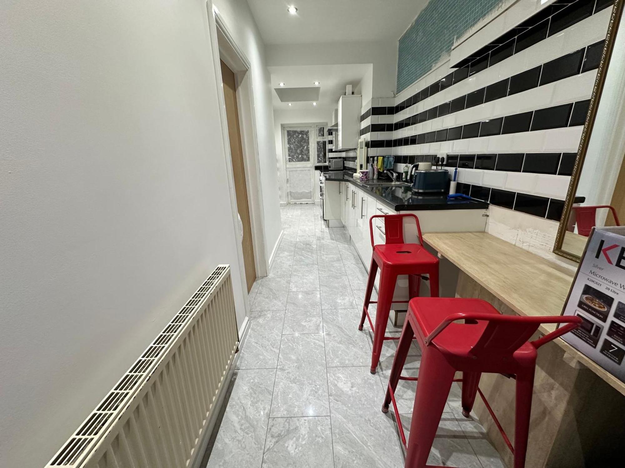 4Th Studio Flat With Private Own Bathroom A London Luxury Family Home Setup And Furnished With Double Bed Plus A Double Futon-Sofa Bed A Single Futon Bed A Baby Cot And Garden And Free Parking Extérieur photo