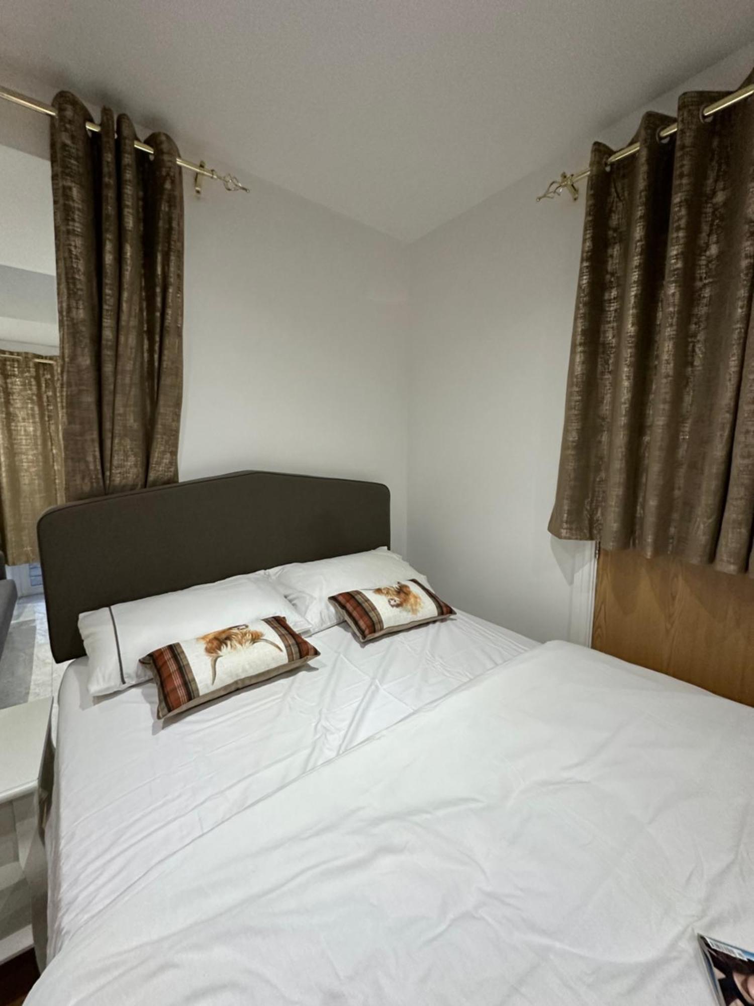 4Th Studio Flat With Private Own Bathroom A London Luxury Family Home Setup And Furnished With Double Bed Plus A Double Futon-Sofa Bed A Single Futon Bed A Baby Cot And Garden And Free Parking Extérieur photo