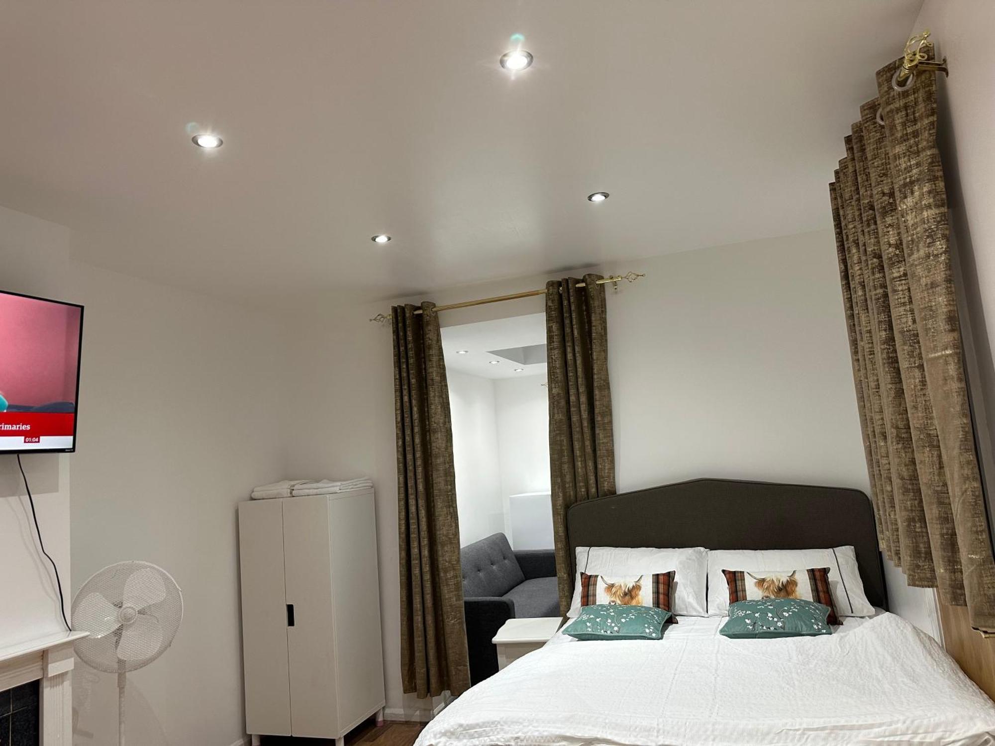 4Th Studio Flat With Private Own Bathroom A London Luxury Family Home Setup And Furnished With Double Bed Plus A Double Futon-Sofa Bed A Single Futon Bed A Baby Cot And Garden And Free Parking Extérieur photo