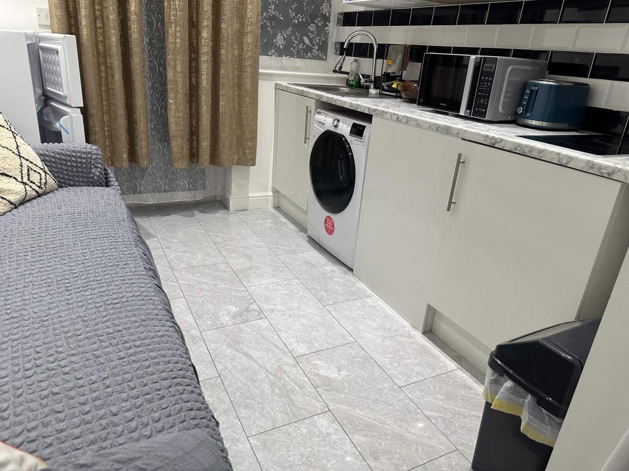 4Th Studio Flat With Private Own Bathroom A London Luxury Family Home Setup And Furnished With Double Bed Plus A Double Futon-Sofa Bed A Single Futon Bed A Baby Cot And Garden And Free Parking Extérieur photo