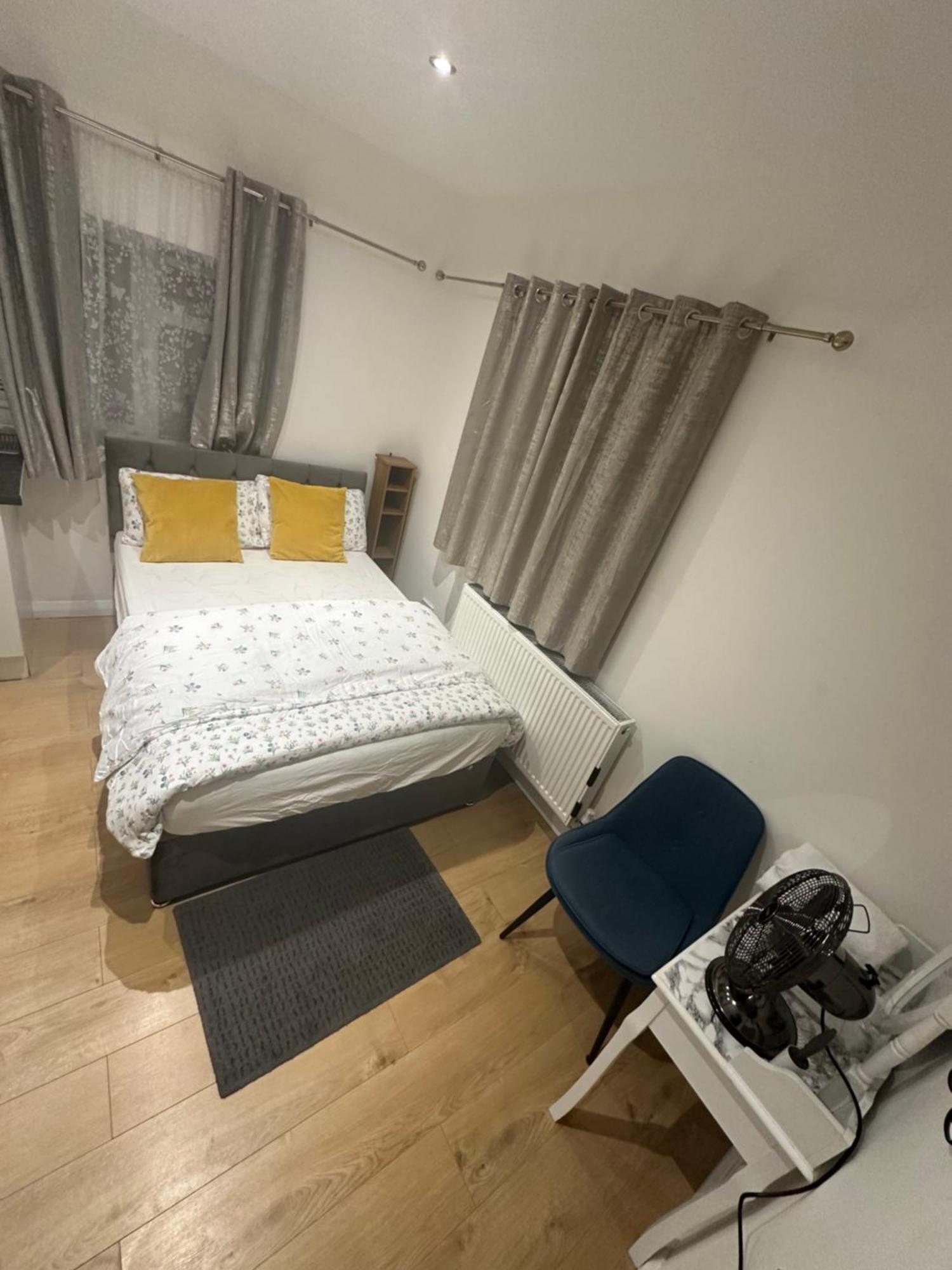 4Th Studio Flat With Private Own Bathroom A London Luxury Family Home Setup And Furnished With Double Bed Plus A Double Futon-Sofa Bed A Single Futon Bed A Baby Cot And Garden And Free Parking Extérieur photo